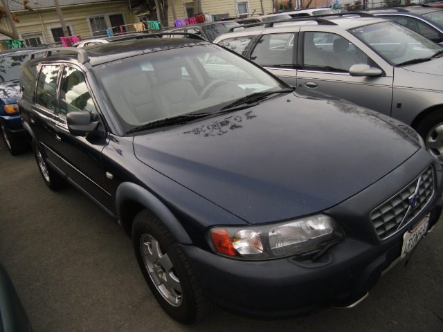 2001 Volvo V70 XC EX - DUAL Power Doors