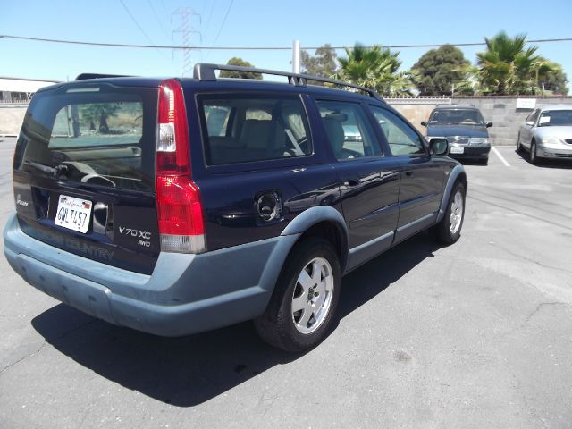 2001 Volvo V70 XC EX - DUAL Power Doors