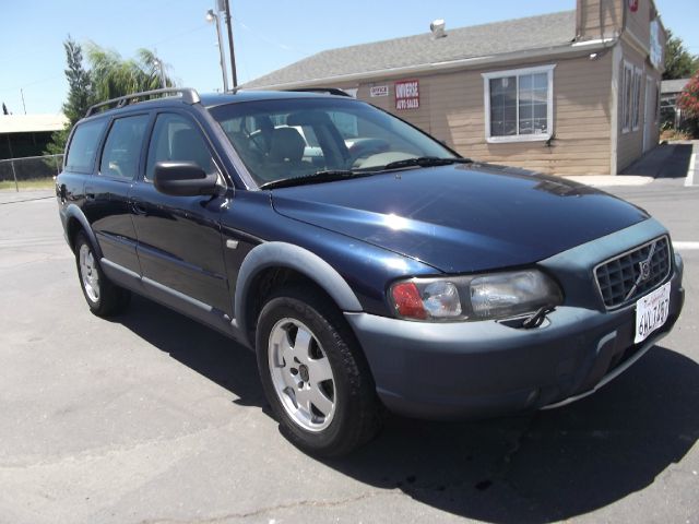 2001 Volvo V70 XC EX - DUAL Power Doors