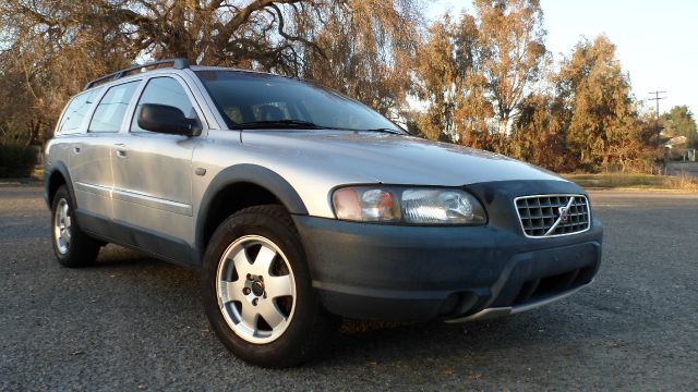 2001 Volvo V70 XC EX - DUAL Power Doors