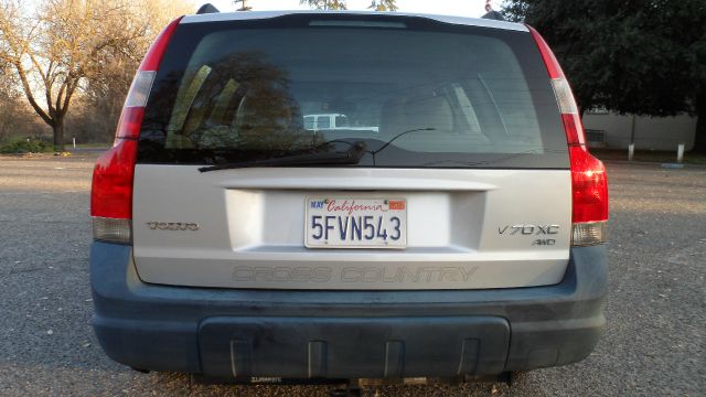 2001 Volvo V70 XC EX - DUAL Power Doors