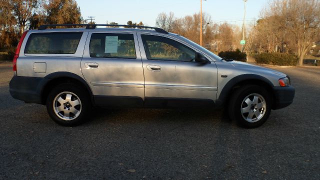 2001 Volvo V70 XC EX - DUAL Power Doors