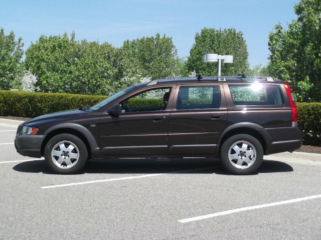 2001 Volvo V70 XC EX - DUAL Power Doors