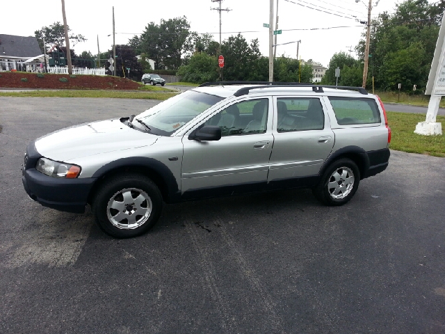 2001 Volvo V70 XC EX - DUAL Power Doors