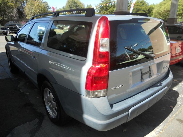 2001 Volvo V70 XC EX - DUAL Power Doors