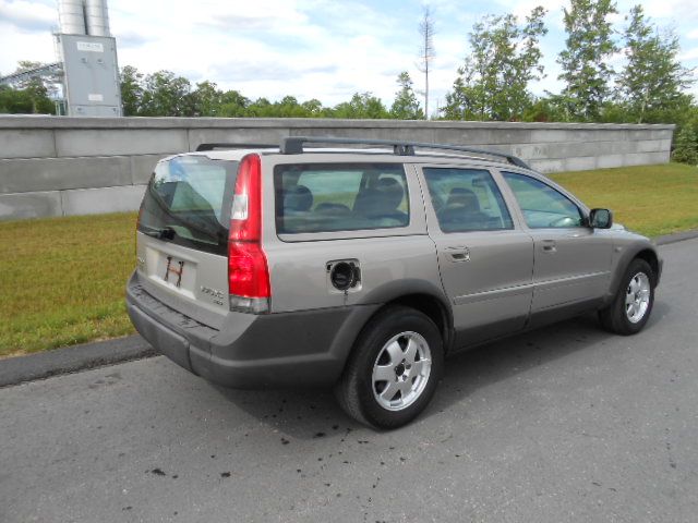 2001 Volvo V70 XC EX - DUAL Power Doors