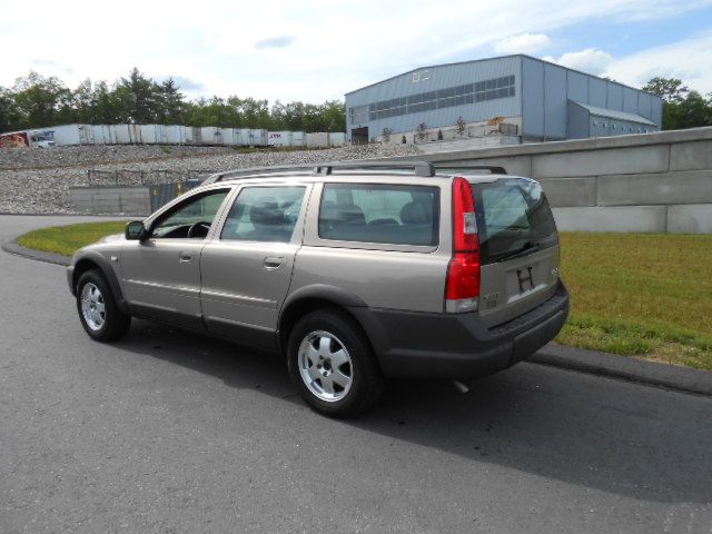 2001 Volvo V70 XC EX - DUAL Power Doors