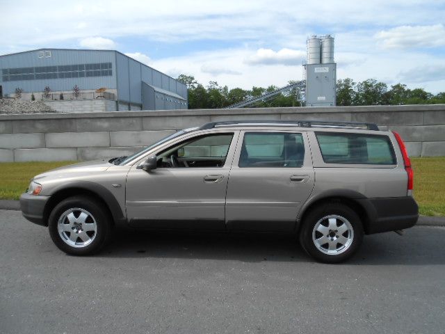 2001 Volvo V70 XC EX - DUAL Power Doors