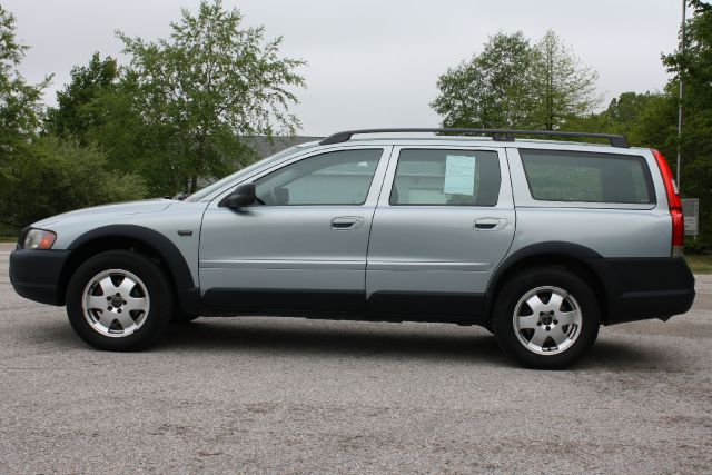 2001 Volvo V70 XC EX - DUAL Power Doors