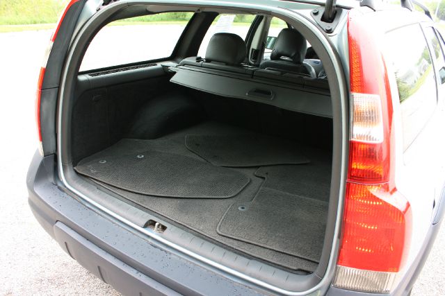 2001 Volvo V70 XC EX - DUAL Power Doors