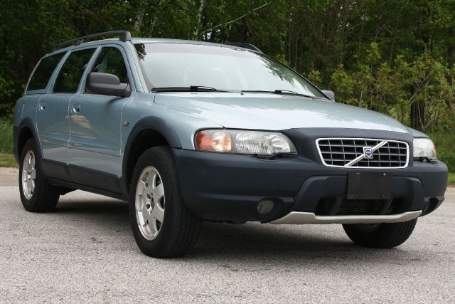 2001 Volvo V70 XC EX - DUAL Power Doors