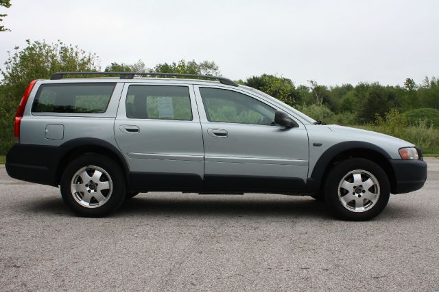 2001 Volvo V70 XC EX - DUAL Power Doors