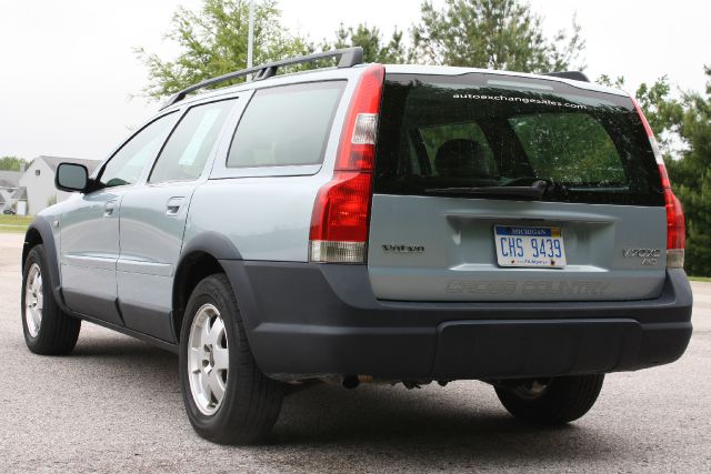 2001 Volvo V70 XC EX - DUAL Power Doors