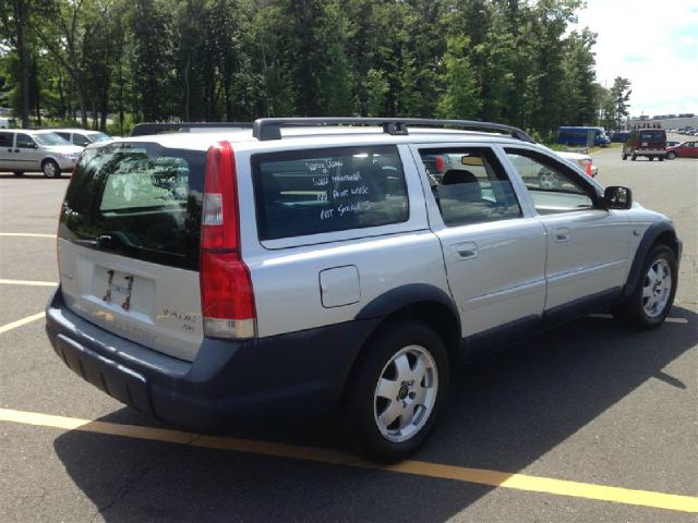 2001 Volvo V70 XC EX - DUAL Power Doors