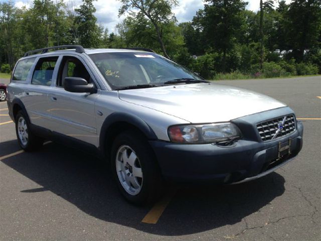 2001 Volvo V70 XC EX - DUAL Power Doors