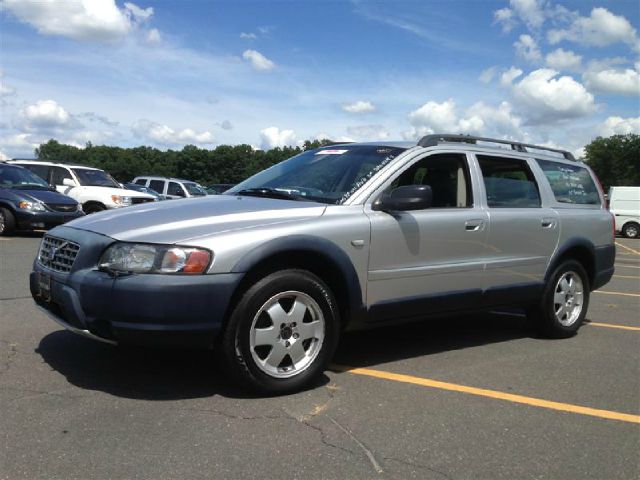 2001 Volvo V70 XC EX - DUAL Power Doors