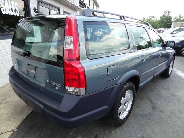 2001 Volvo V70 XC EX - DUAL Power Doors