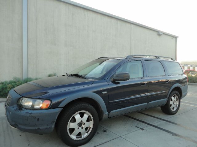 2001 Volvo V70 XC EX - DUAL Power Doors