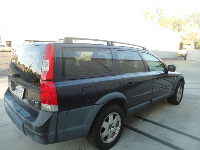 2001 Volvo V70 XC EX - DUAL Power Doors