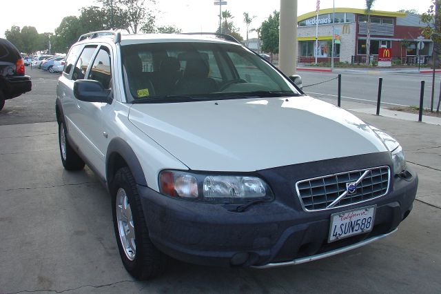 2001 Volvo V70 XC EX - DUAL Power Doors