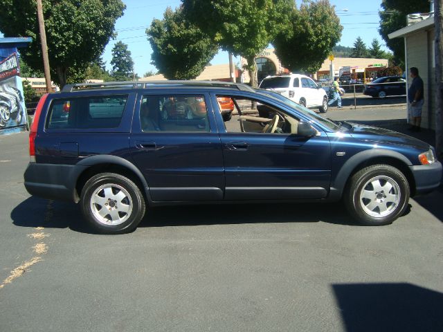 2001 Volvo V70 XC EX - DUAL Power Doors