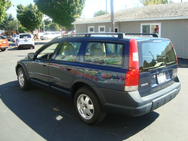 2001 Volvo V70 XC EX - DUAL Power Doors