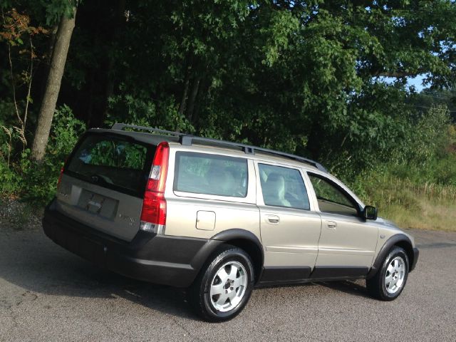 2001 Volvo V70 XC EX - DUAL Power Doors