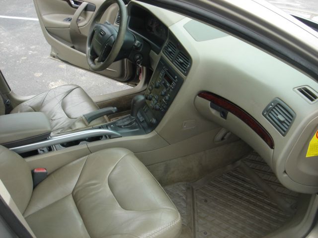 2001 Volvo V70 XC EX - DUAL Power Doors