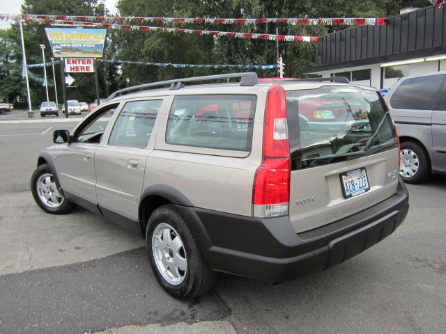 2001 Volvo V70 XC EX - DUAL Power Doors