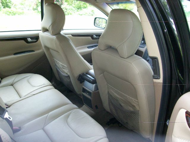 2001 Volvo V70 XC EX - DUAL Power Doors