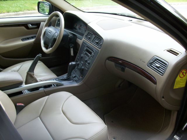 2001 Volvo V70 XC EX - DUAL Power Doors