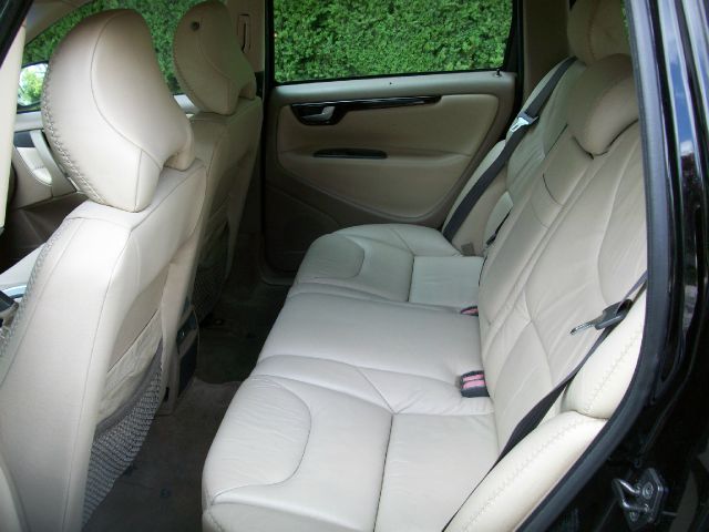 2001 Volvo V70 XC EX - DUAL Power Doors