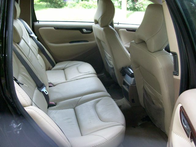 2001 Volvo V70 XC EX - DUAL Power Doors