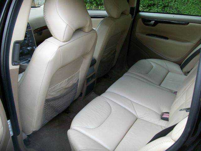 2001 Volvo V70 XC EX - DUAL Power Doors