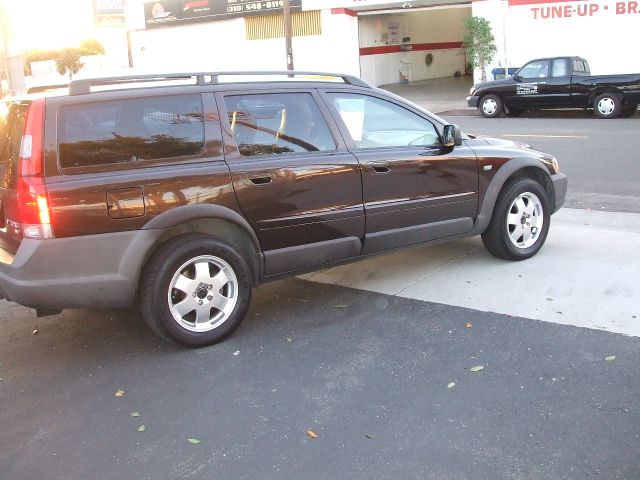 2001 Volvo V70 XC EX - DUAL Power Doors