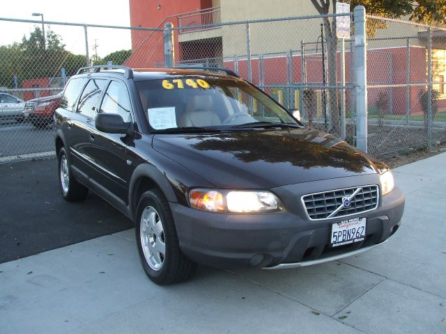 2001 Volvo V70 XC EX - DUAL Power Doors