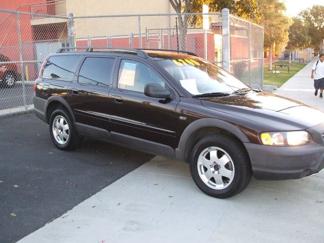 2001 Volvo V70 XC EX - DUAL Power Doors