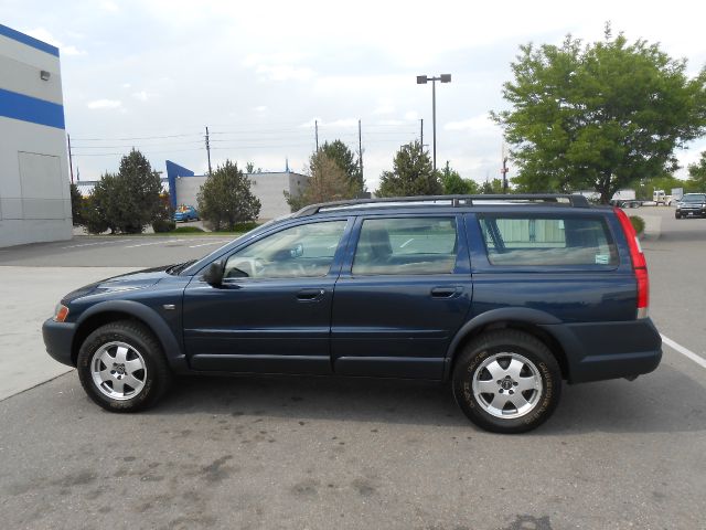 2001 Volvo V70 XC EX - DUAL Power Doors