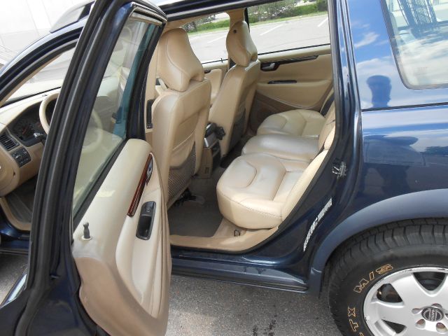 2001 Volvo V70 XC EX - DUAL Power Doors