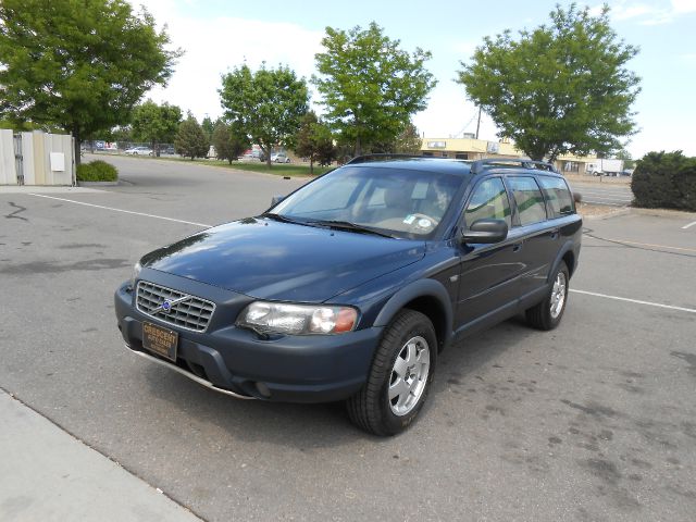 2001 Volvo V70 XC EX - DUAL Power Doors