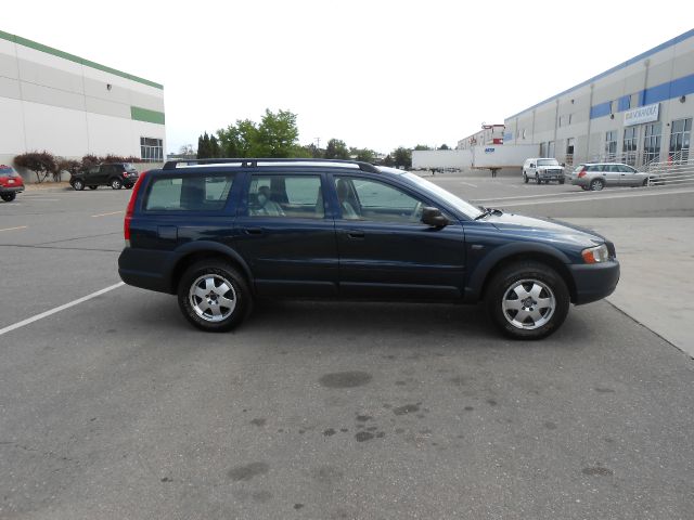 2001 Volvo V70 XC EX - DUAL Power Doors