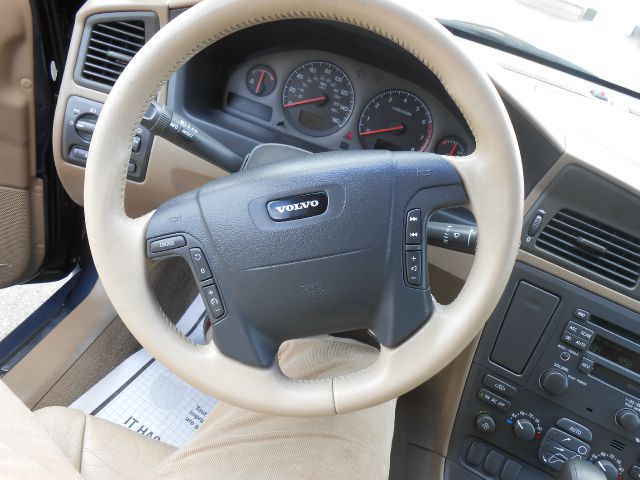 2001 Volvo V70 XC EX - DUAL Power Doors