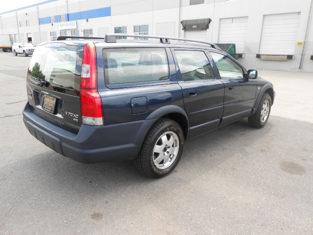 2001 Volvo V70 XC EX - DUAL Power Doors