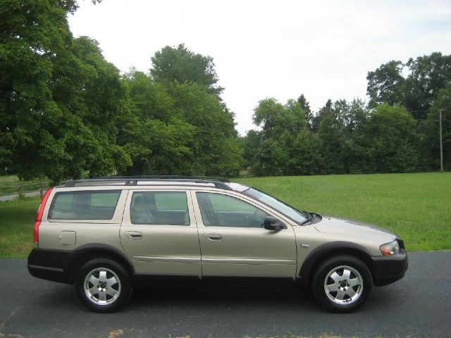 2001 Volvo V70 XC EX - DUAL Power Doors