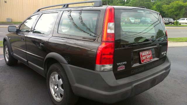 2001 Volvo V70 XC EX - DUAL Power Doors