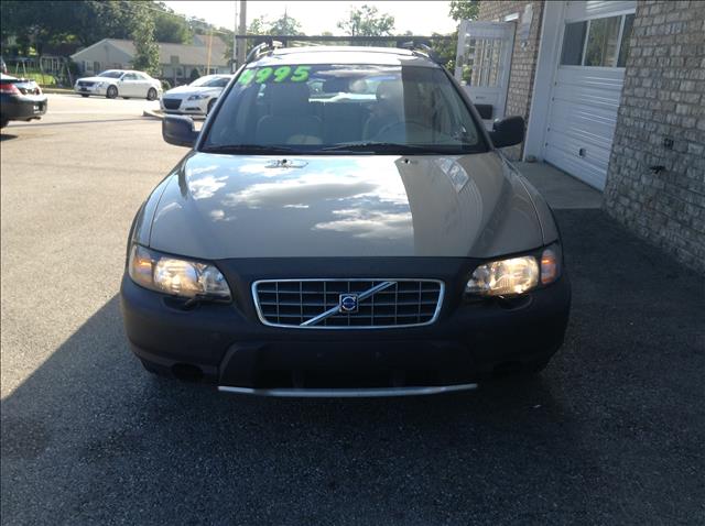 2002 Volvo V70 XC EX - DUAL Power Doors