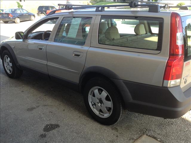 2002 Volvo V70 XC EX - DUAL Power Doors