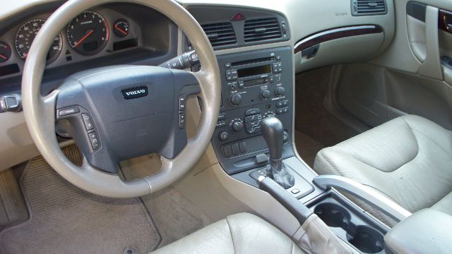 2002 Volvo V70 XC EX - DUAL Power Doors