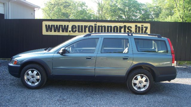 2002 Volvo V70 XC EX - DUAL Power Doors