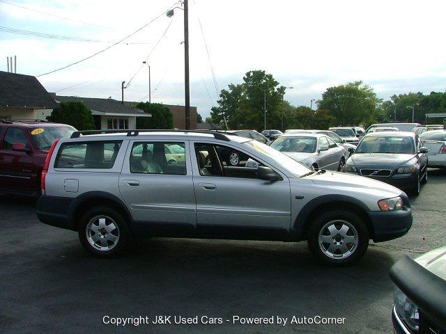 2002 Volvo V70 XC Base